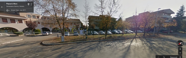 Tuttavia l'immagine di Google Maps Street View, presa nel novembre 2011, mostra un capolinea del 12 ancora privo di tettoia e panchetta
